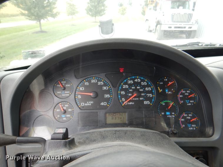 image for item DL0179 2007 International 7400  bucket truck