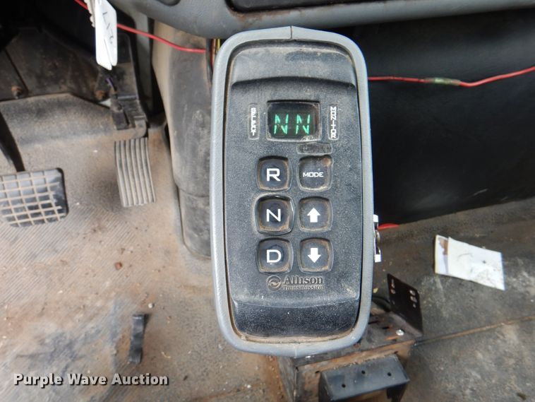 image for item DL0179 2007 International 7400  bucket truck