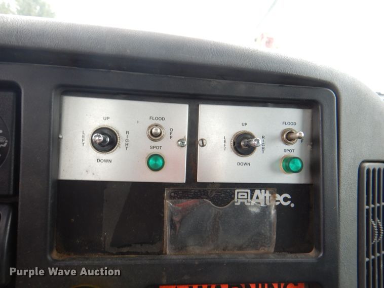 image for item DL0179 2007 International 7400  bucket truck