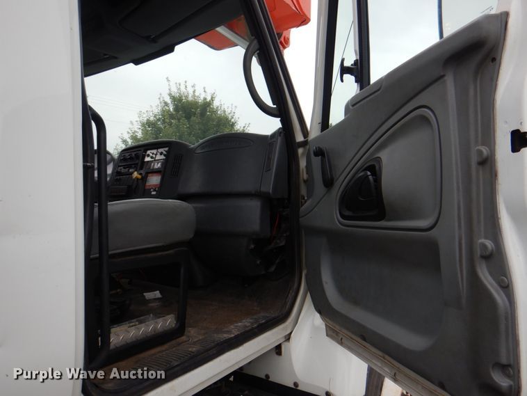 image for item DL0179 2007 International 7400  bucket truck