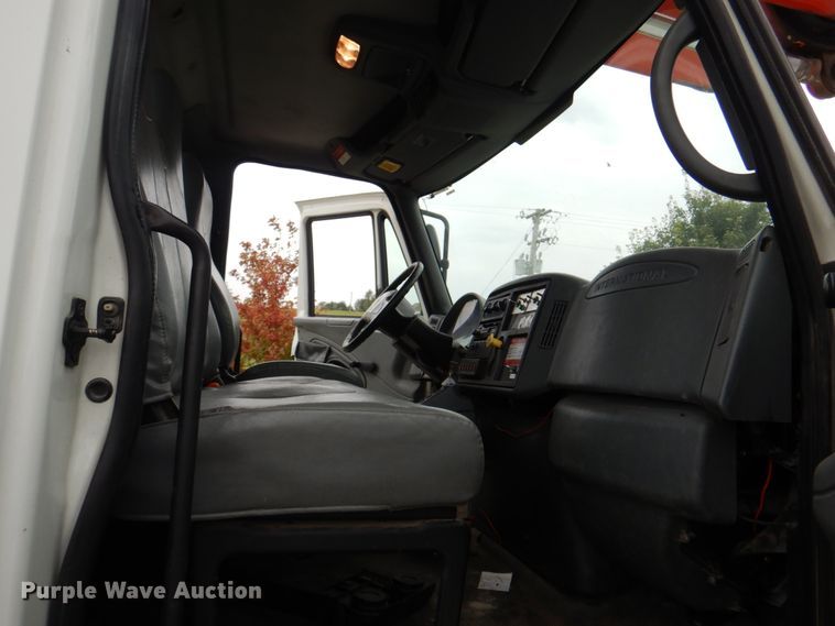 image for item DL0179 2007 International 7400  bucket truck