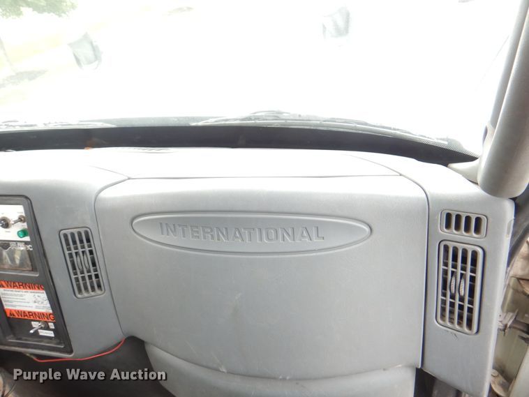 image for item DL0179 2007 International 7400  bucket truck