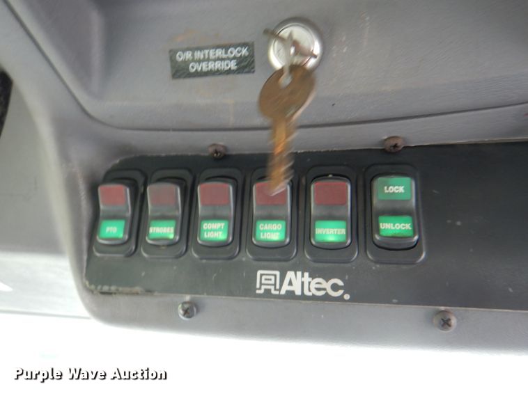 image for item DL0179 2007 International 7400  bucket truck