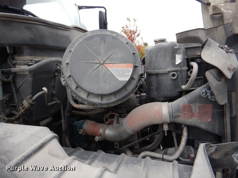 image for item DL0179 2007 International 7400  bucket truck