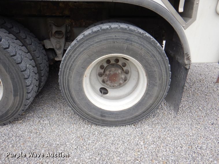 image for item DL0179 2007 International 7400  bucket truck