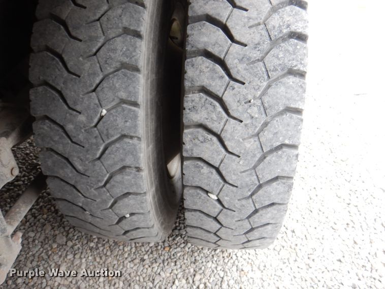 image for item DL0179 2007 International 7400  bucket truck