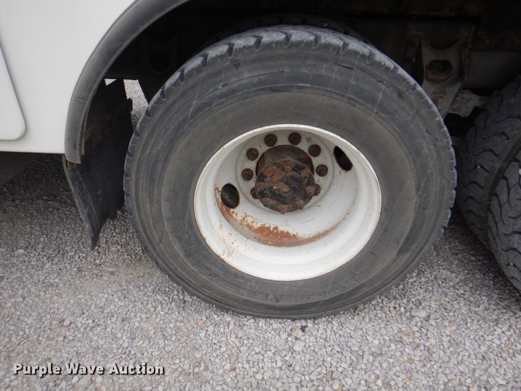 image for item DL0179 2007 International 7400  bucket truck