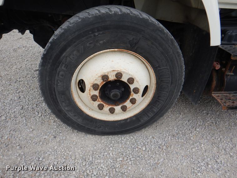 image for item DL0179 2007 International 7400  bucket truck