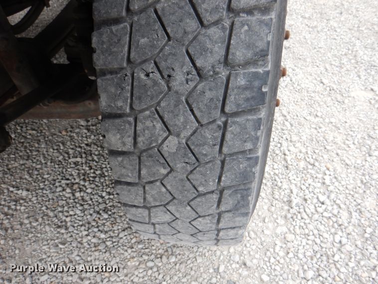 image for item DL0179 2007 International 7400  bucket truck