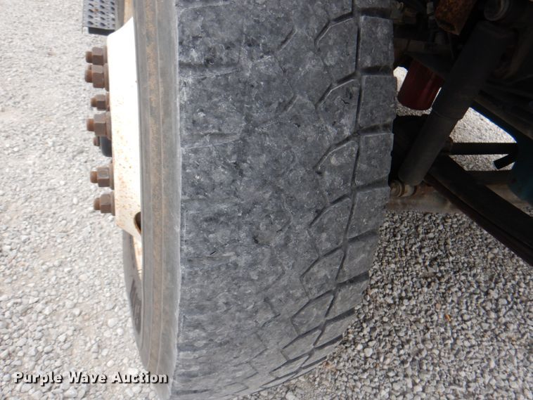 image for item DL0179 2007 International 7400  bucket truck