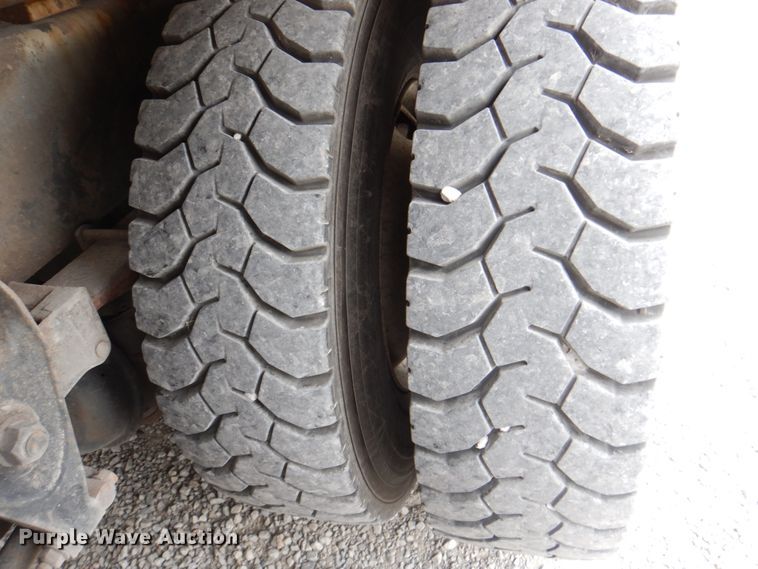 image for item DL0179 2007 International 7400  bucket truck