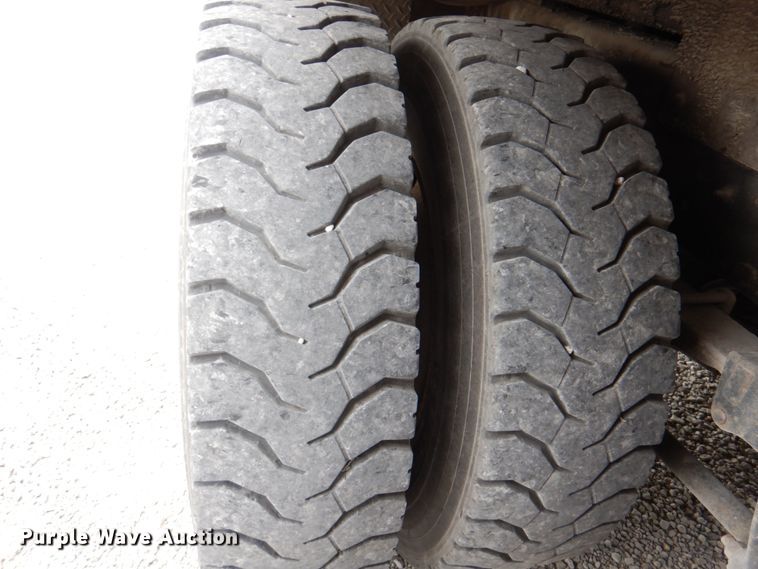 image for item DL0179 2007 International 7400  bucket truck