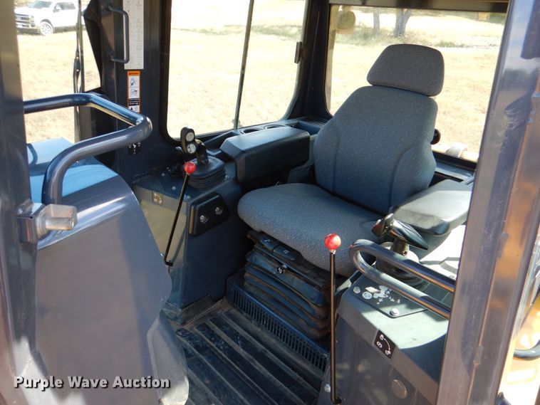 image for item DL0594 2018 John Deere 650K XLT  dozer