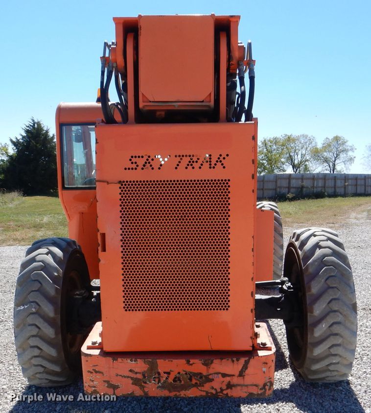 image for item DL3139 2011 JLG SkyTrak 8042  telehandler