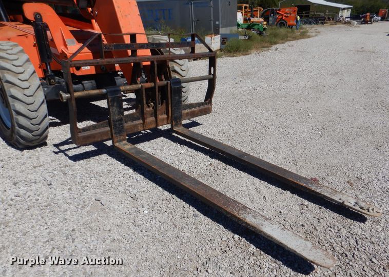 image for item DL3139 2011 JLG SkyTrak 8042  telehandler