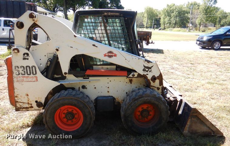 image for item DL3148 2006 Bobcat S300  skid steer loader