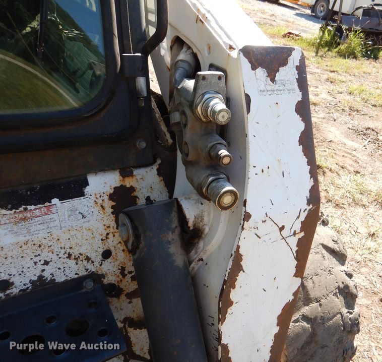 image for item DL3148 2006 Bobcat S300  skid steer loader