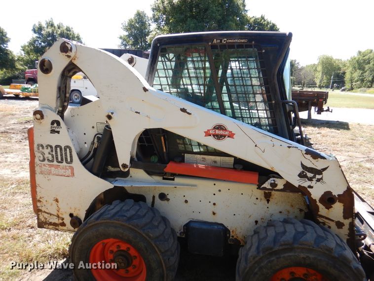 image for item DL3148 2006 Bobcat S300  skid steer loader