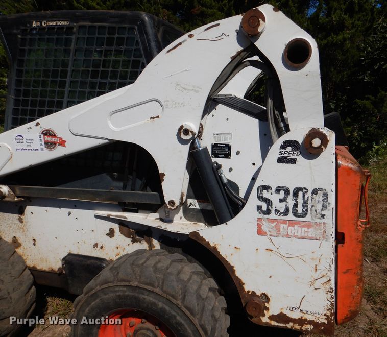image for item DL3148 2006 Bobcat S300  skid steer loader