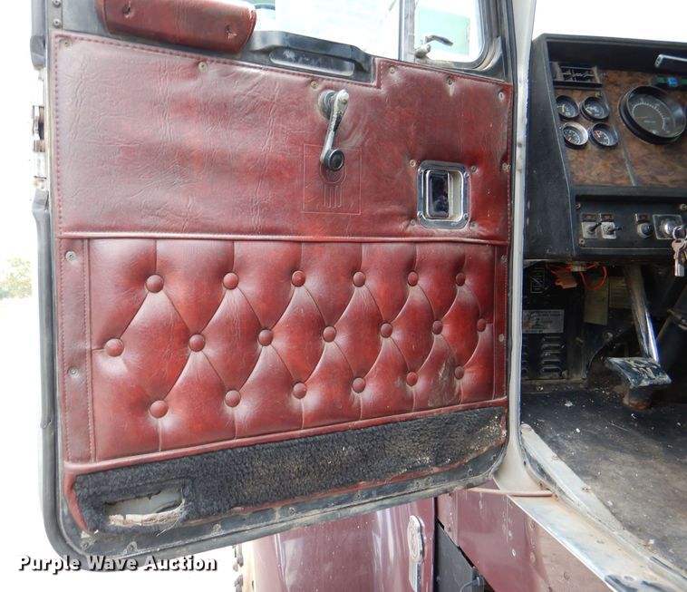 image for item DL3176 1993 Kenworth W900  dump truck