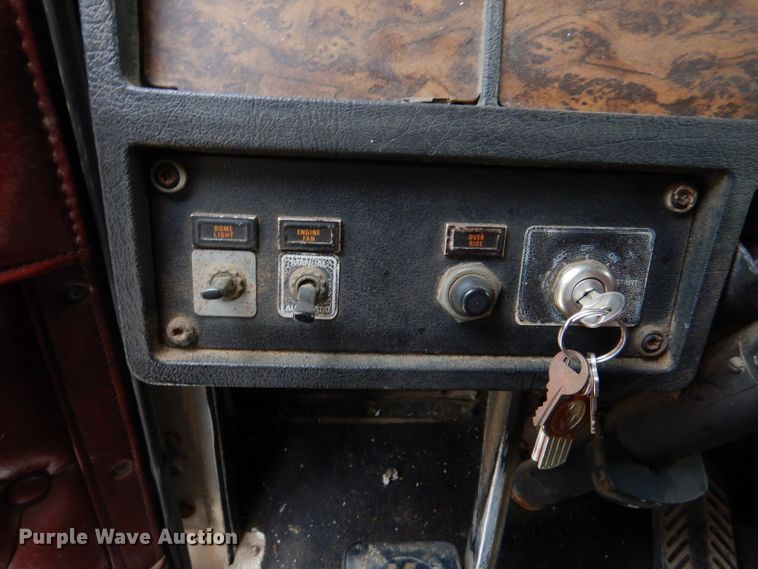 image for item DL3176 1993 Kenworth W900  dump truck