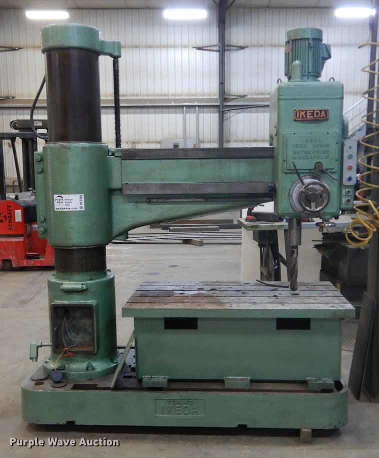 image for item DL6369 1974 Ikeda RM1300  radial drilling machine