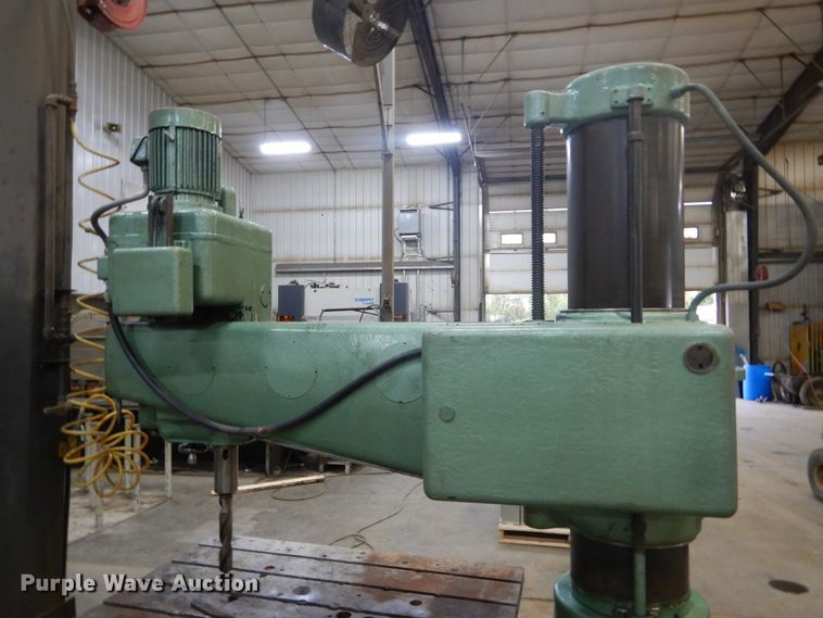 image for item DL6369 1974 Ikeda RM1300  radial drilling machine