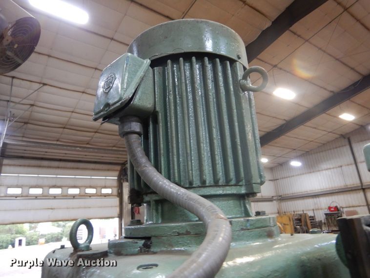 image for item DL6369 1974 Ikeda RM1300  radial drilling machine