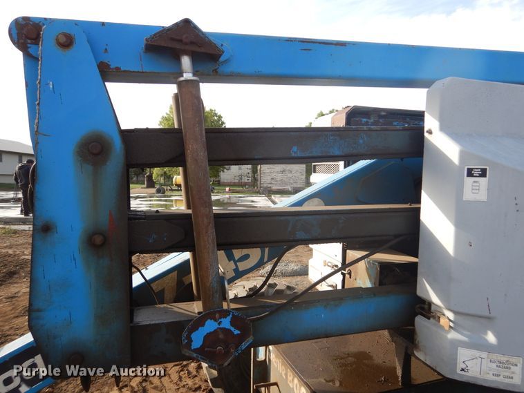 image for item DL6370 1993 Genie 7-45/22  boom lift