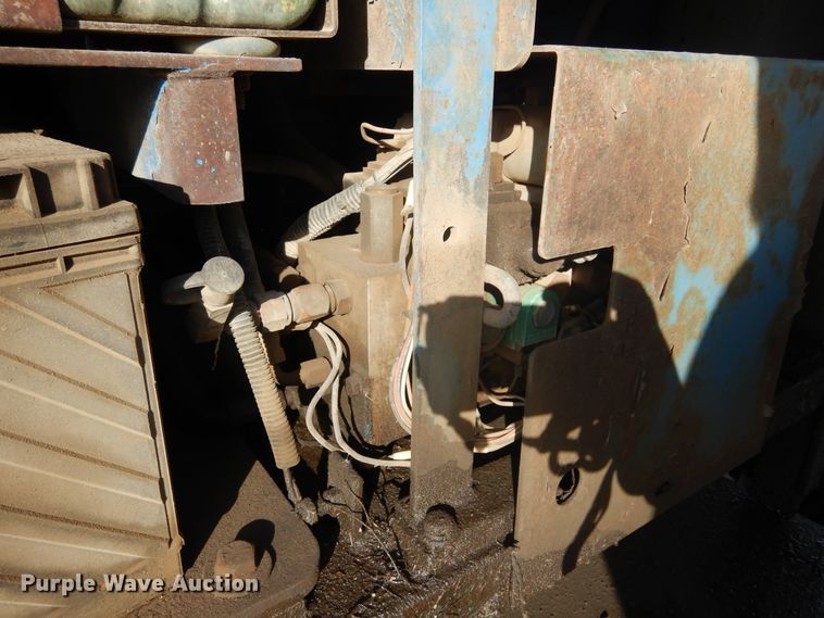 image for item DL6370 1993 Genie 7-45/22  boom lift