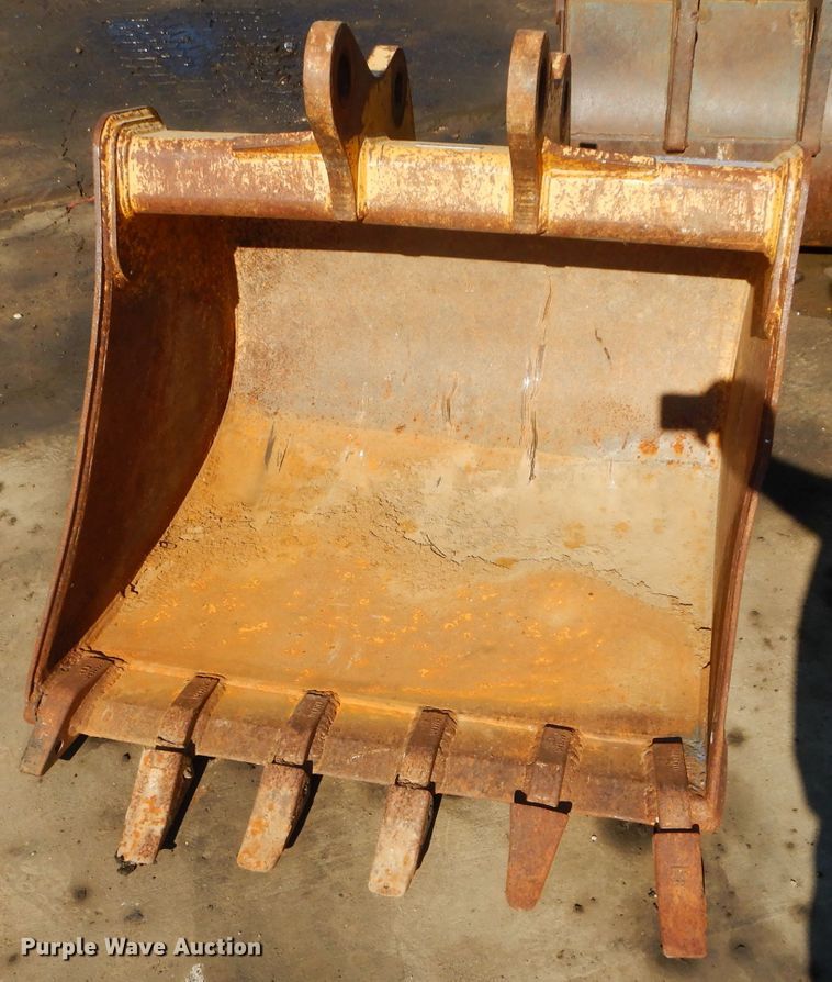 image for item DM0629 John Deere 36"W backhoe bucket