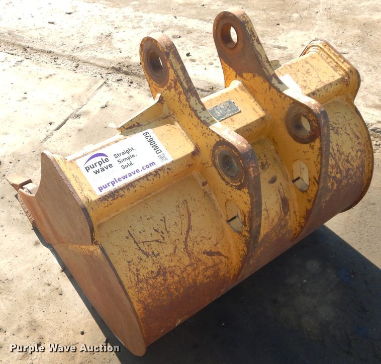 image for item DM0629 John Deere 36"W backhoe bucket