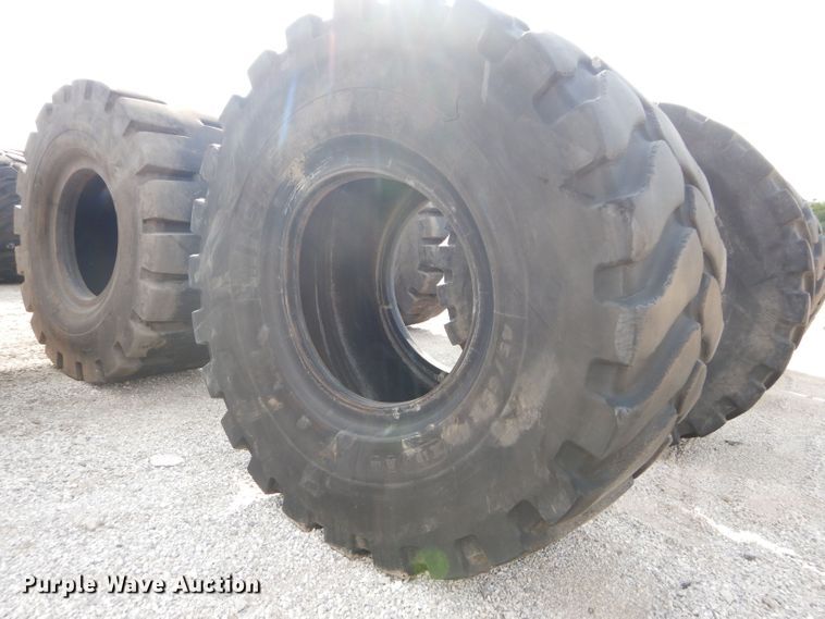 image for item DM4379 (4) Michelin 45/65R45 dozer tires