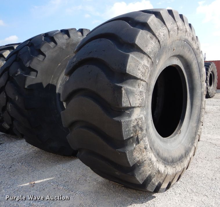 image for item DM4379 (4) Michelin 45/65R45 dozer tires