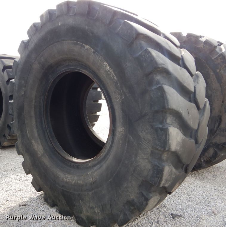 image for item DM4379 (4) Michelin 45/65R45 dozer tires