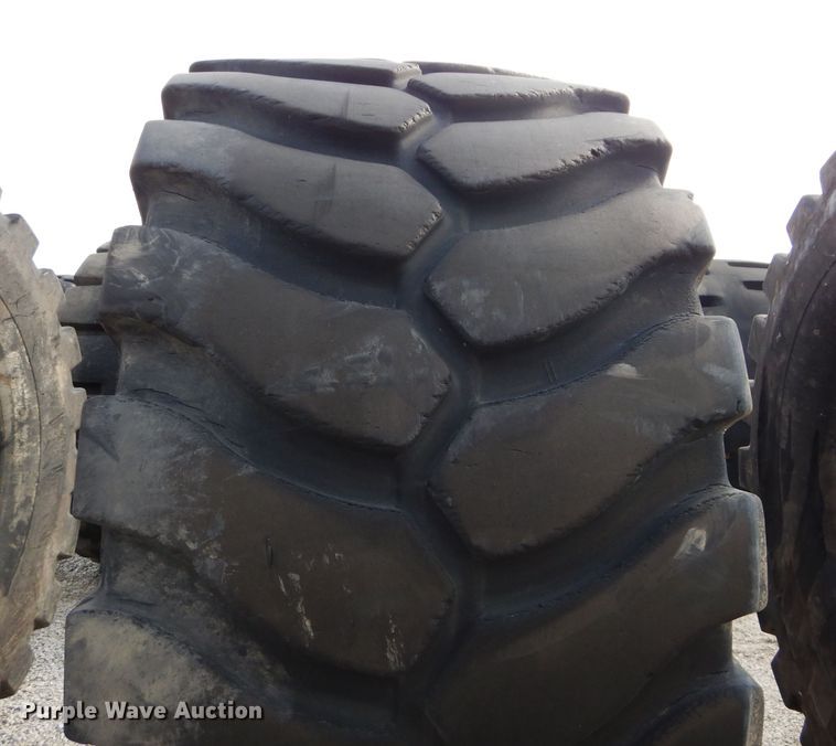image for item DM4379 (4) Michelin 45/65R45 dozer tires