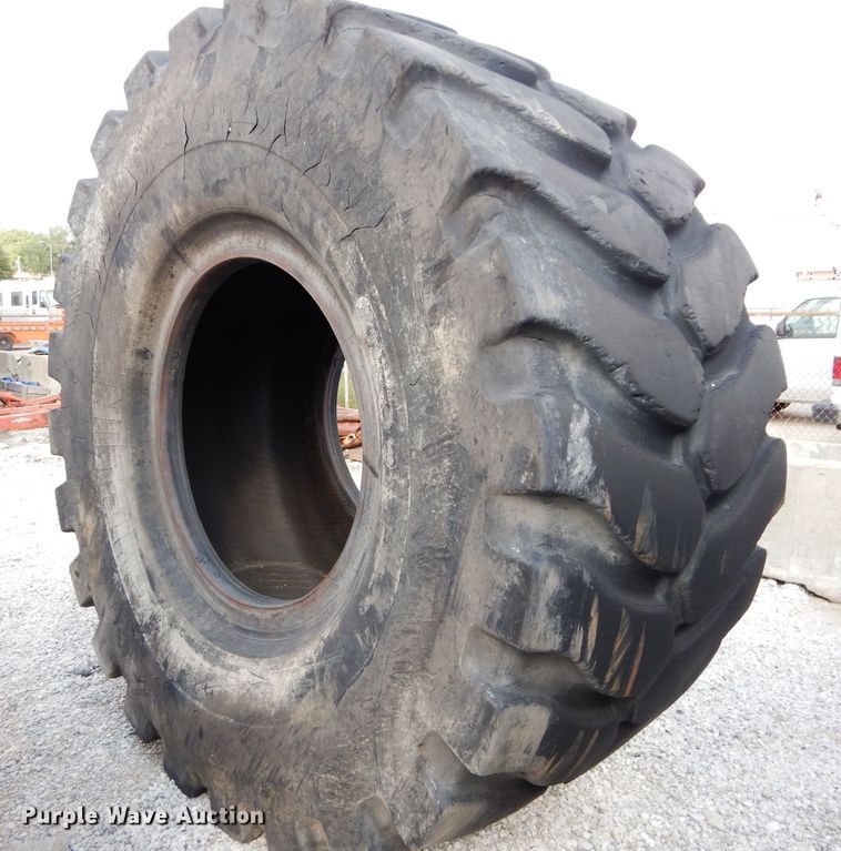 image for item DM4379 (4) Michelin 45/65R45 dozer tires