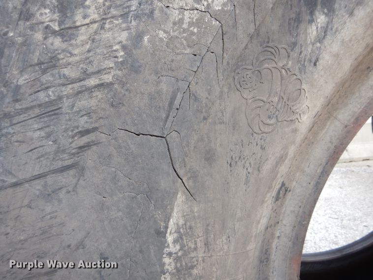 image for item DM4379 (4) Michelin 45/65R45 dozer tires