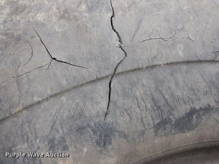 image for item DM4379 (4) Michelin 45/65R45 dozer tires