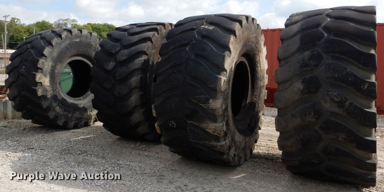 image for item DM4380 (4) Michelin 45/65R39 dozer tires