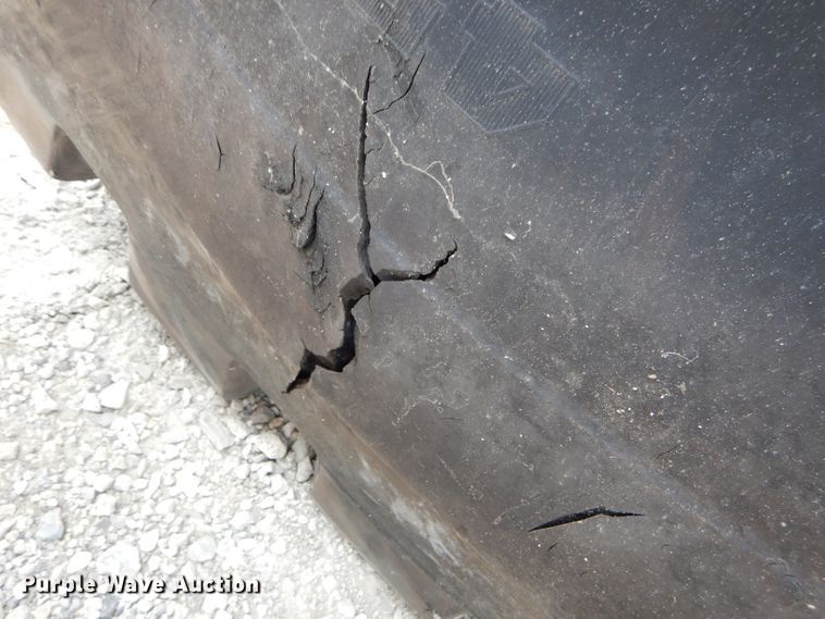 image for item DM4380 (4) Michelin 45/65R39 dozer tires