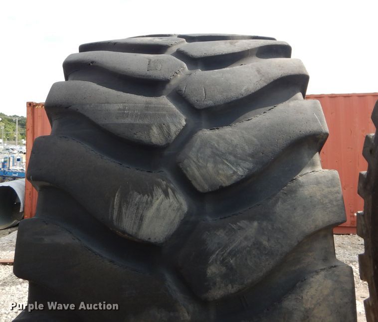 image for item DM4380 (4) Michelin 45/65R39 dozer tires