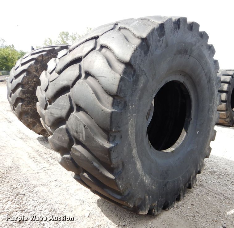 image for item DM4380 (4) Michelin 45/65R39 dozer tires