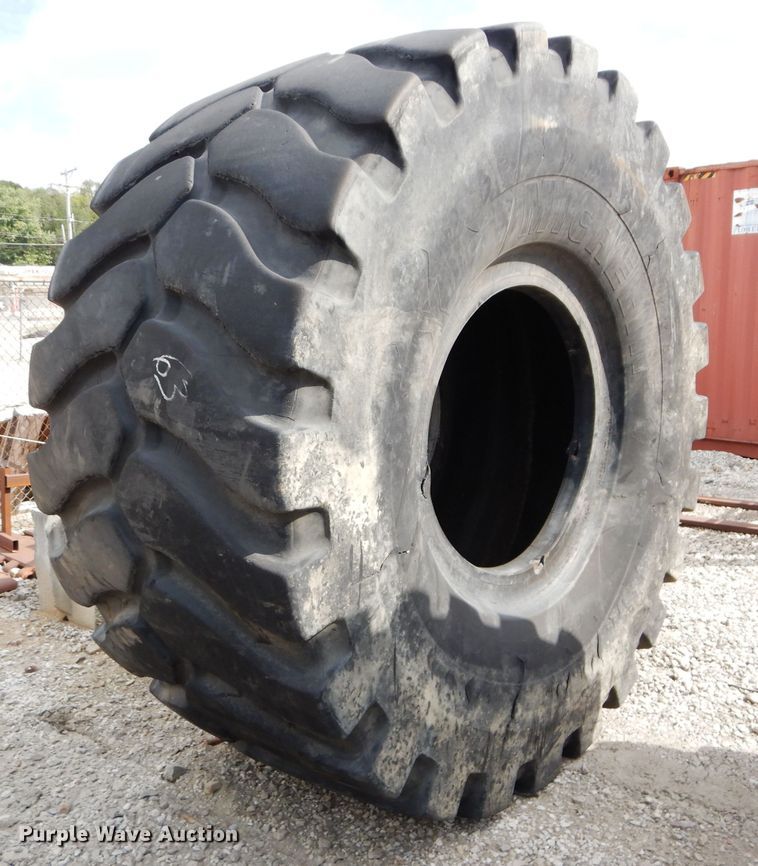 image for item DM4380 (4) Michelin 45/65R39 dozer tires