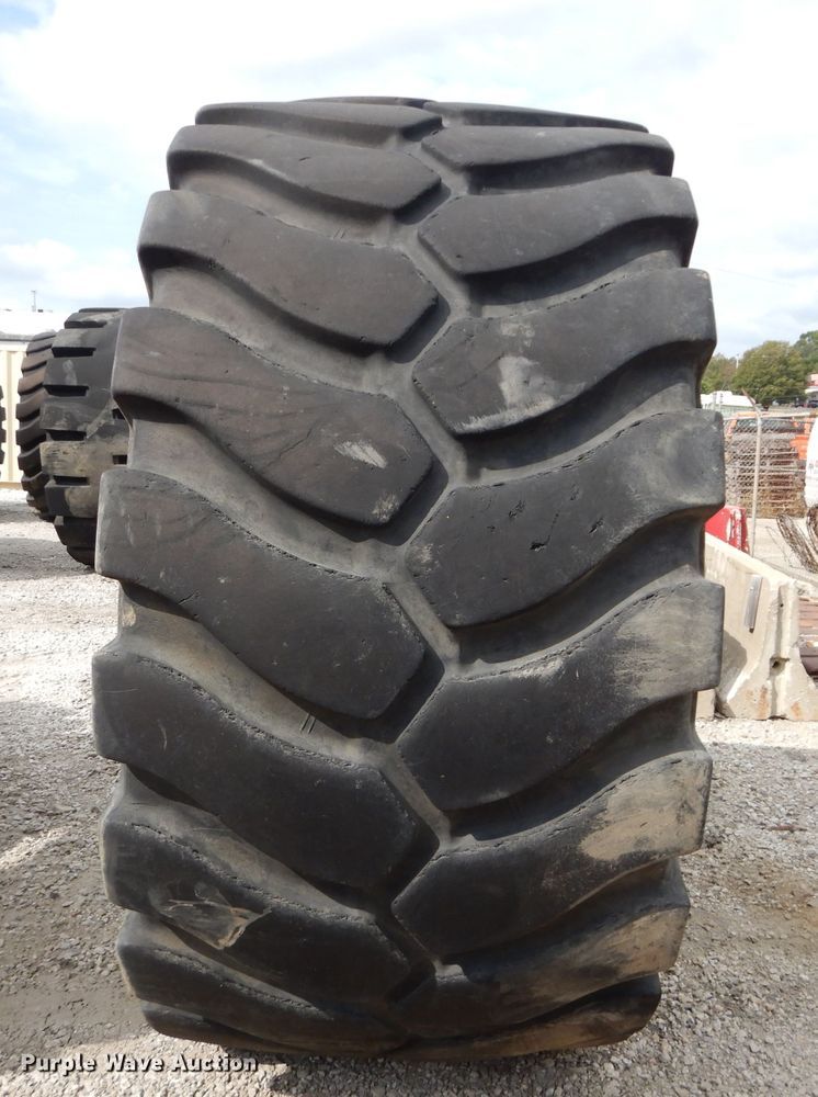 image for item DM4380 (4) Michelin 45/65R39 dozer tires