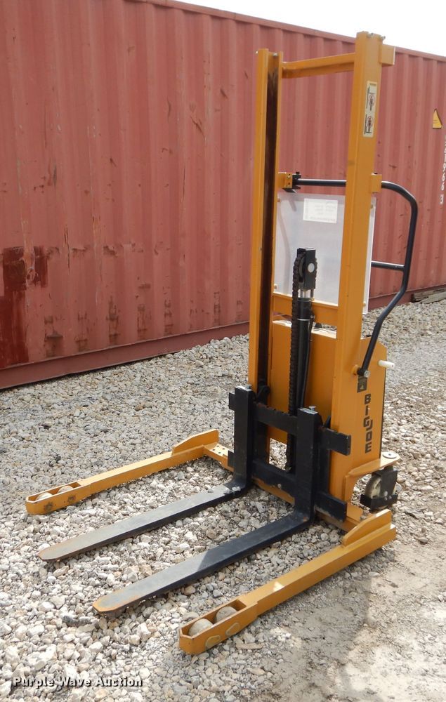 image for item DM4382 Big Joe M-2962  order picker