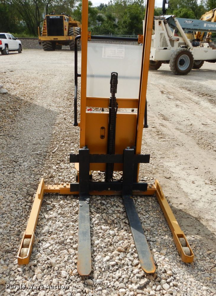 image for item DM4382 Big Joe M-2962  order picker