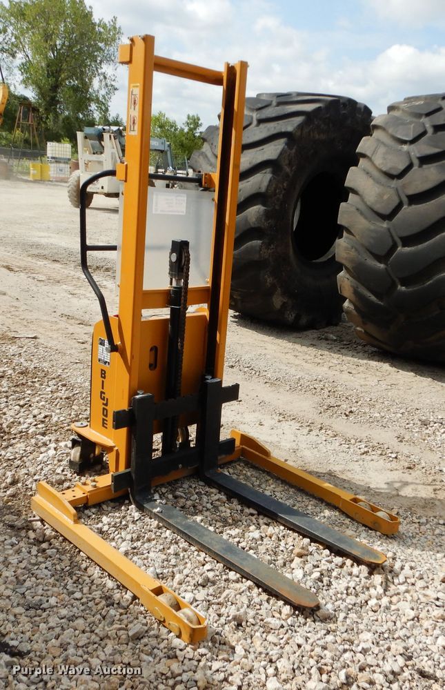 image for item DM4382 Big Joe M-2962  order picker