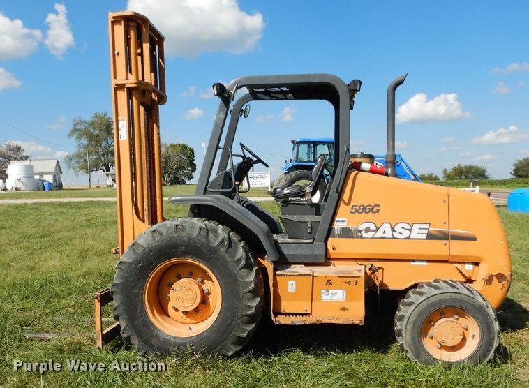 image for item DM4383 2010 Case 586G  forklift