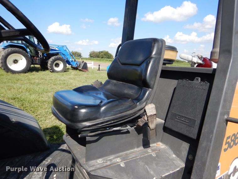 image for item DM4383 2010 Case 586G  forklift